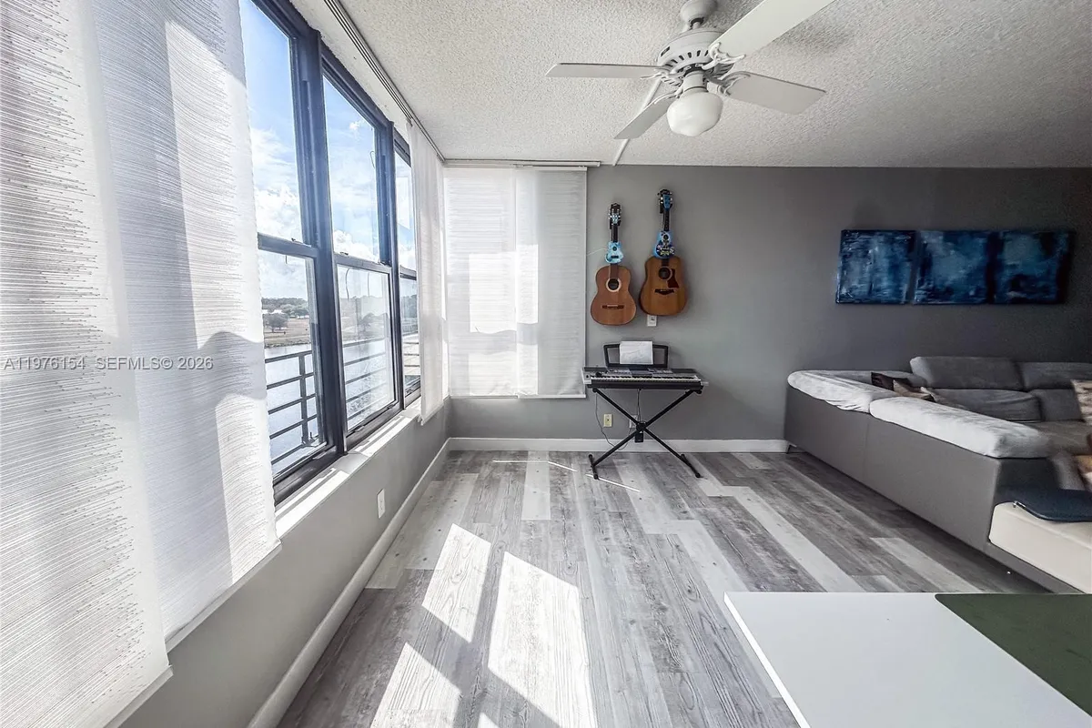 2766 S Carambola Cir S # 404, Coconut Creek FL 33066