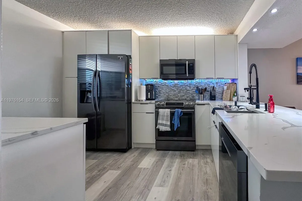 2766 S Carambola Cir S # 404, Coconut Creek FL 33066