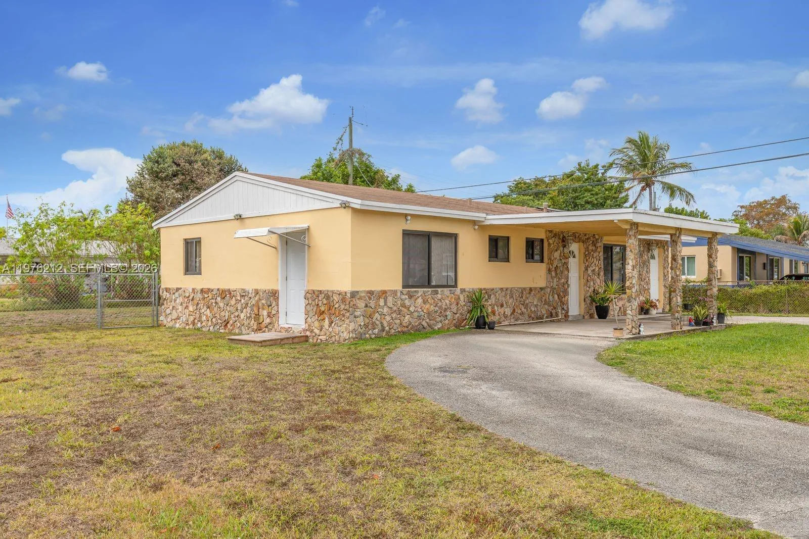 6200 SW 18th St, North Lauderdale FL 33068