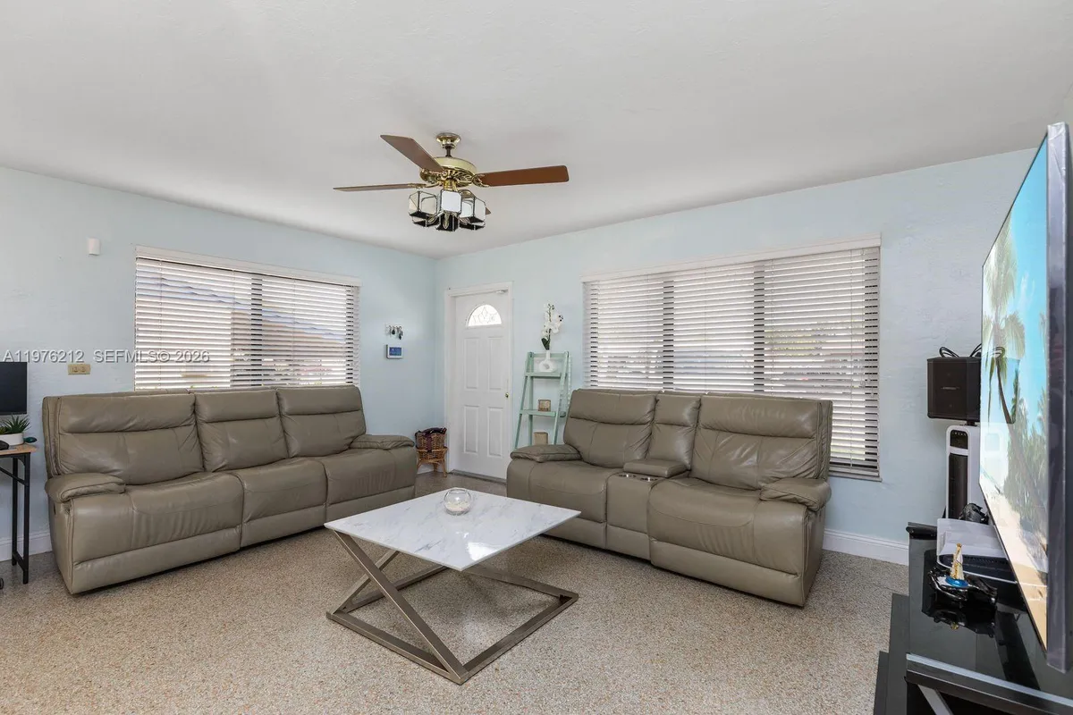 6200 SW 18th St, North Lauderdale FL 33068