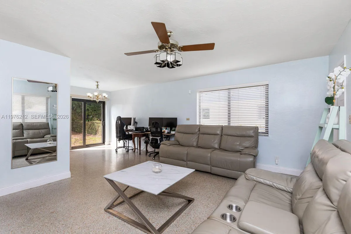 6200 SW 18th St, North Lauderdale FL 33068