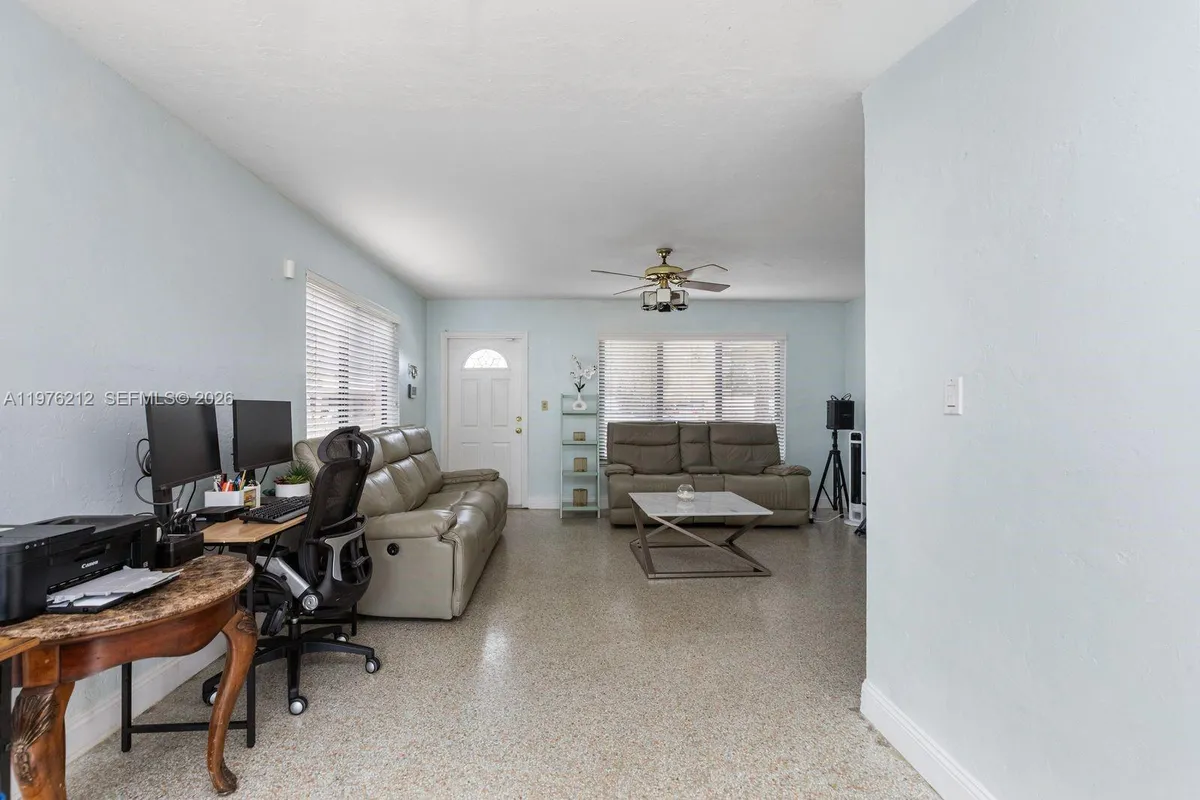 6200 SW 18th St, North Lauderdale FL 33068