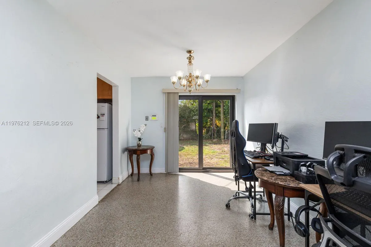 6200 SW 18th St, North Lauderdale FL 33068