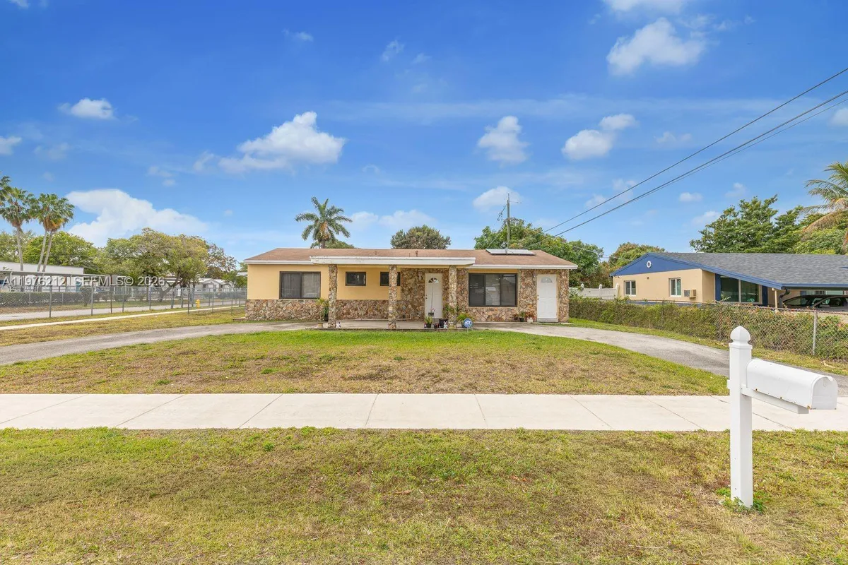 6200 SW 18th St, North Lauderdale FL 33068