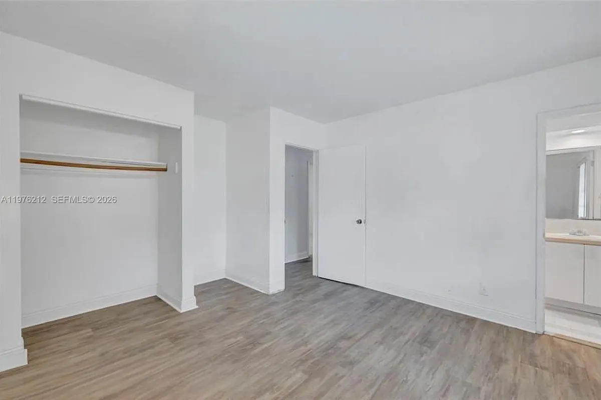 6200 SW 18th St, North Lauderdale FL 33068