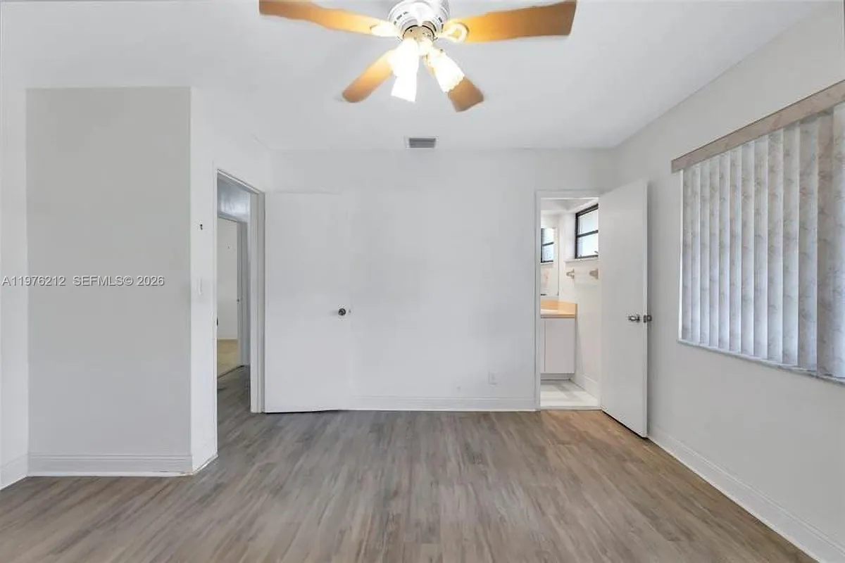 6200 SW 18th St, North Lauderdale FL 33068