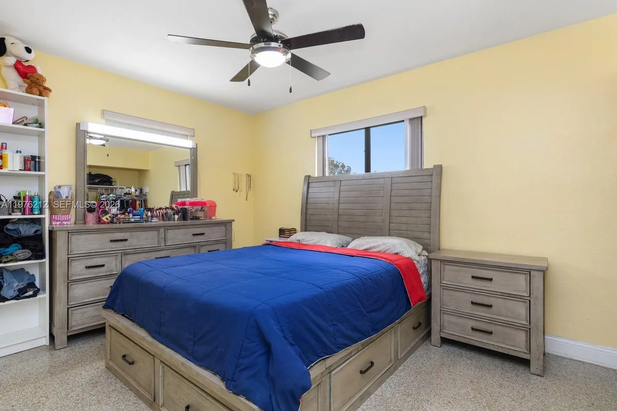 6200 SW 18th St, North Lauderdale FL 33068