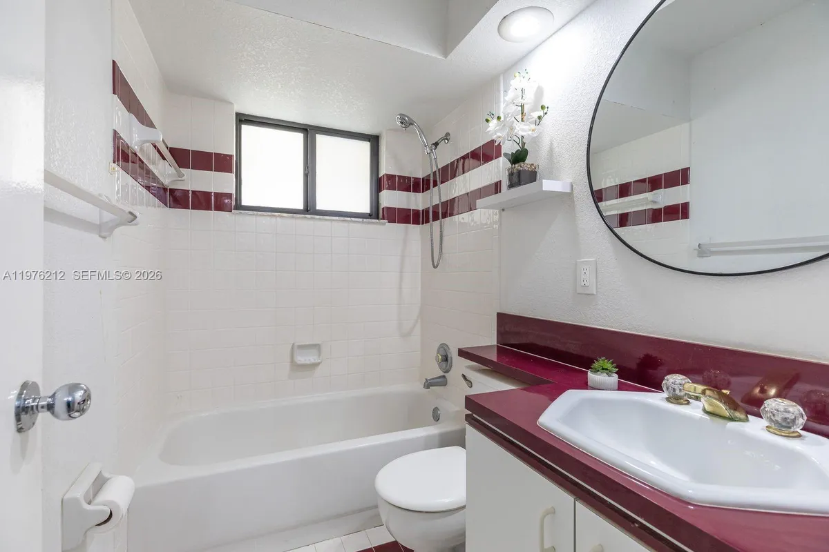 6200 SW 18th St, North Lauderdale FL 33068