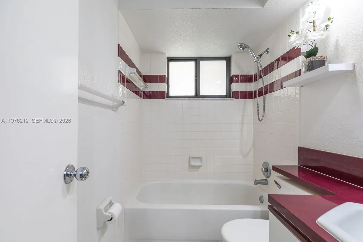 6200 SW 18th St, North Lauderdale FL 33068