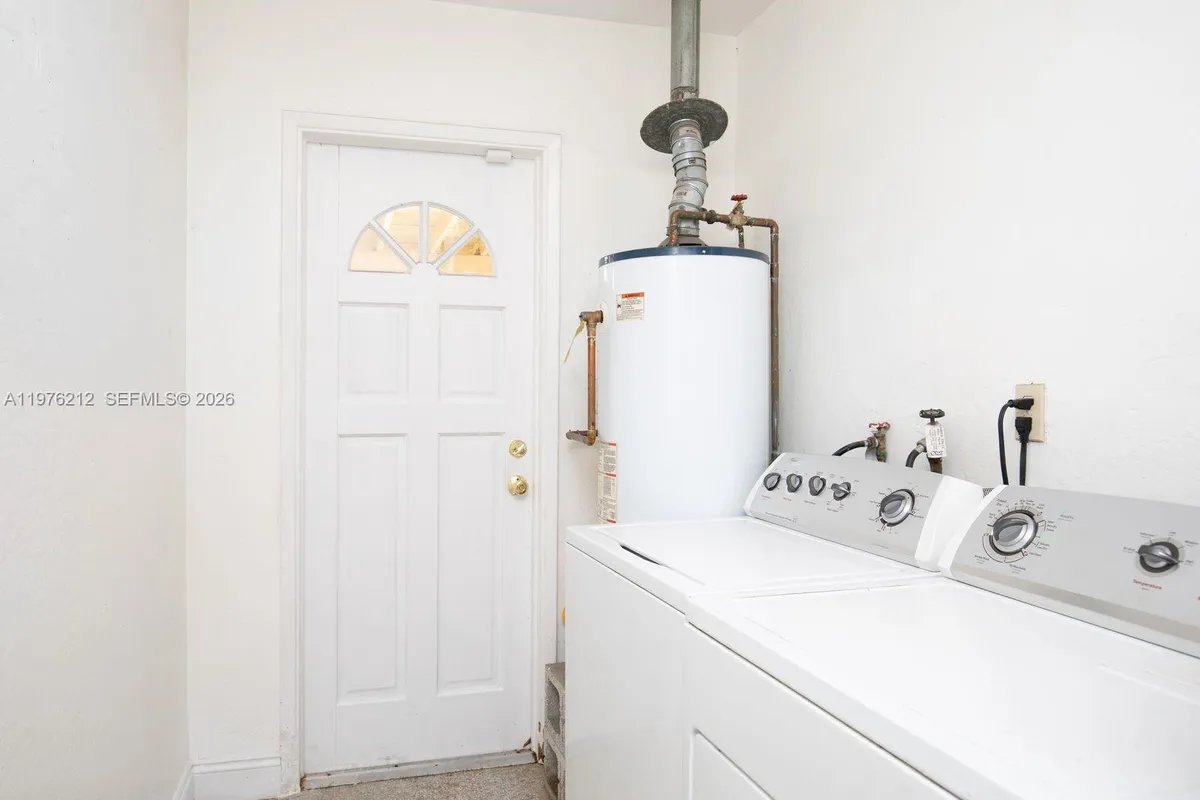 6200 SW 18th St, North Lauderdale FL 33068