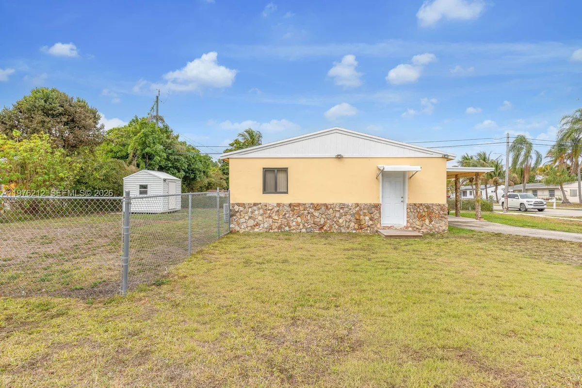 6200 SW 18th St, North Lauderdale FL 33068