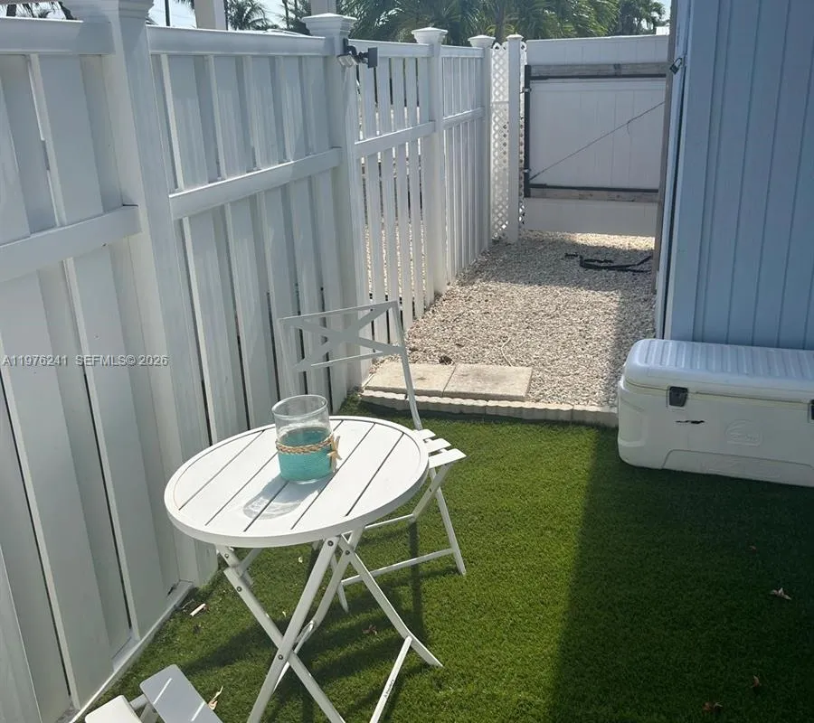 160 10th St, Marathon FL 33051