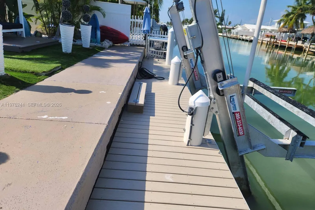 160 10th St, Marathon FL 33051