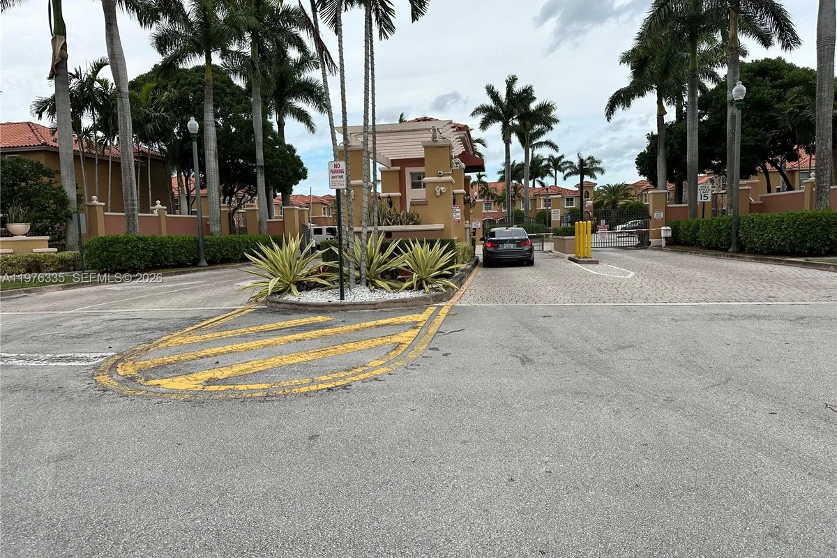 745 SW 107th Ave, Pembroke Pines FL 33025