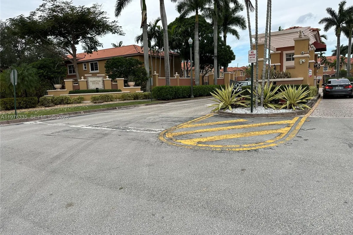 745 SW 107th Ave, Pembroke Pines FL 33025