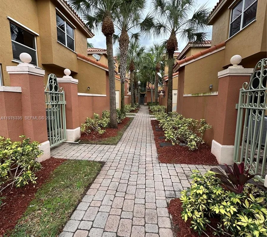 745 SW 107th Ave, Pembroke Pines FL 33025