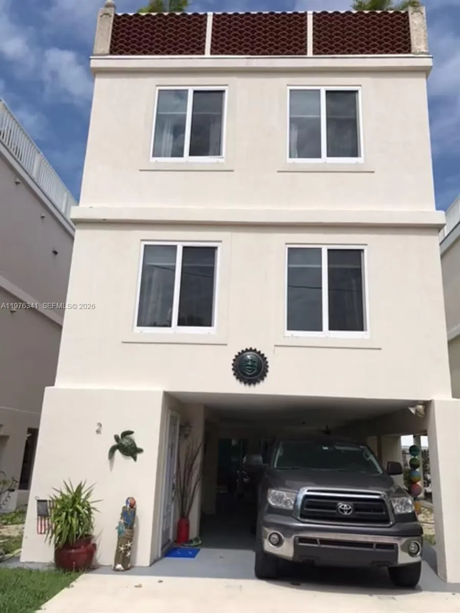 3 bedroom 3 bath for sale at 12400 Overseas Hwy, Marathon FL 33050