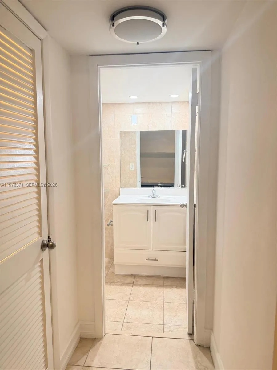 18031 Biscayne Blvd # 201, Aventura FL 33160