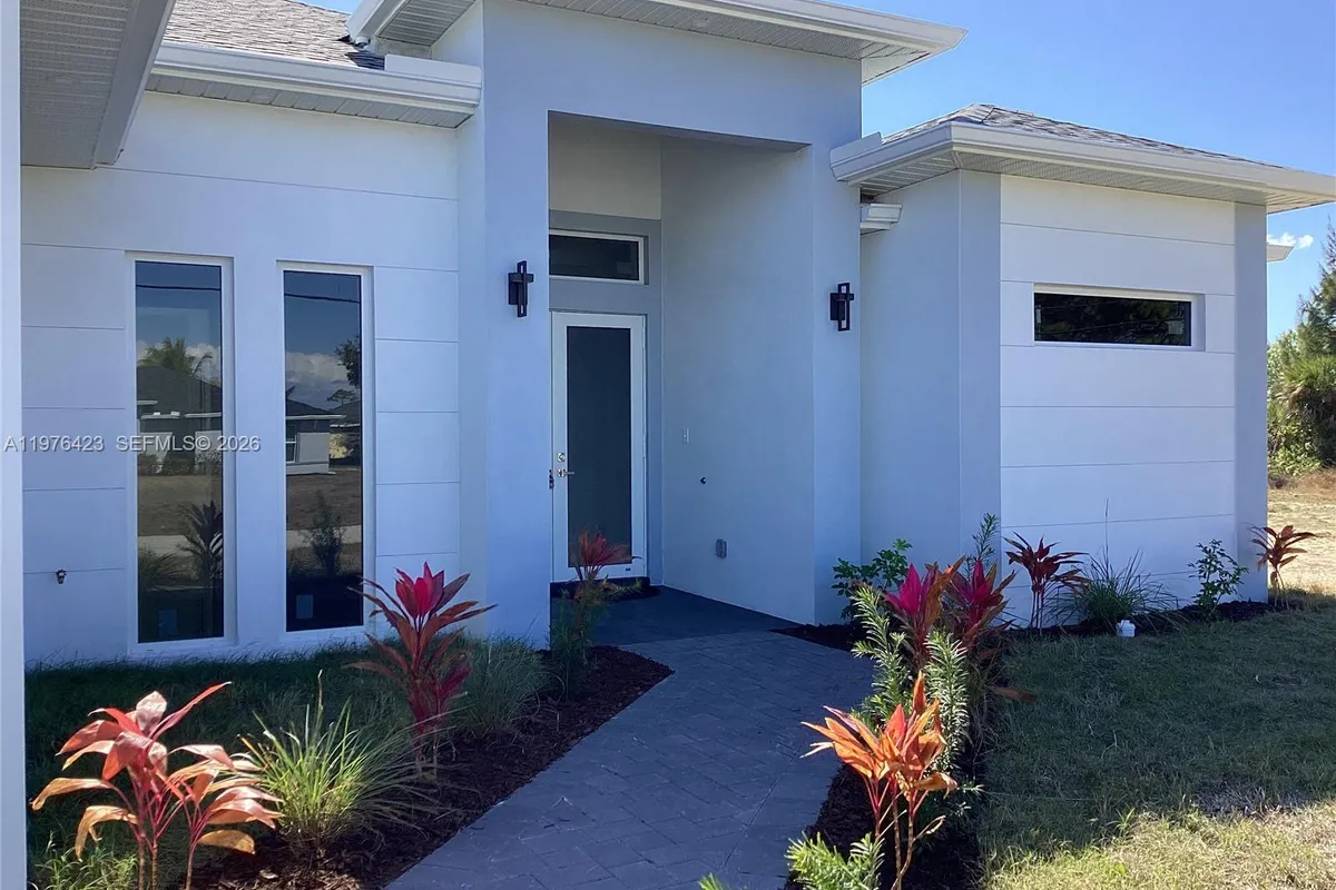1120 NE 32nd LN, Cape Coral FL 33990