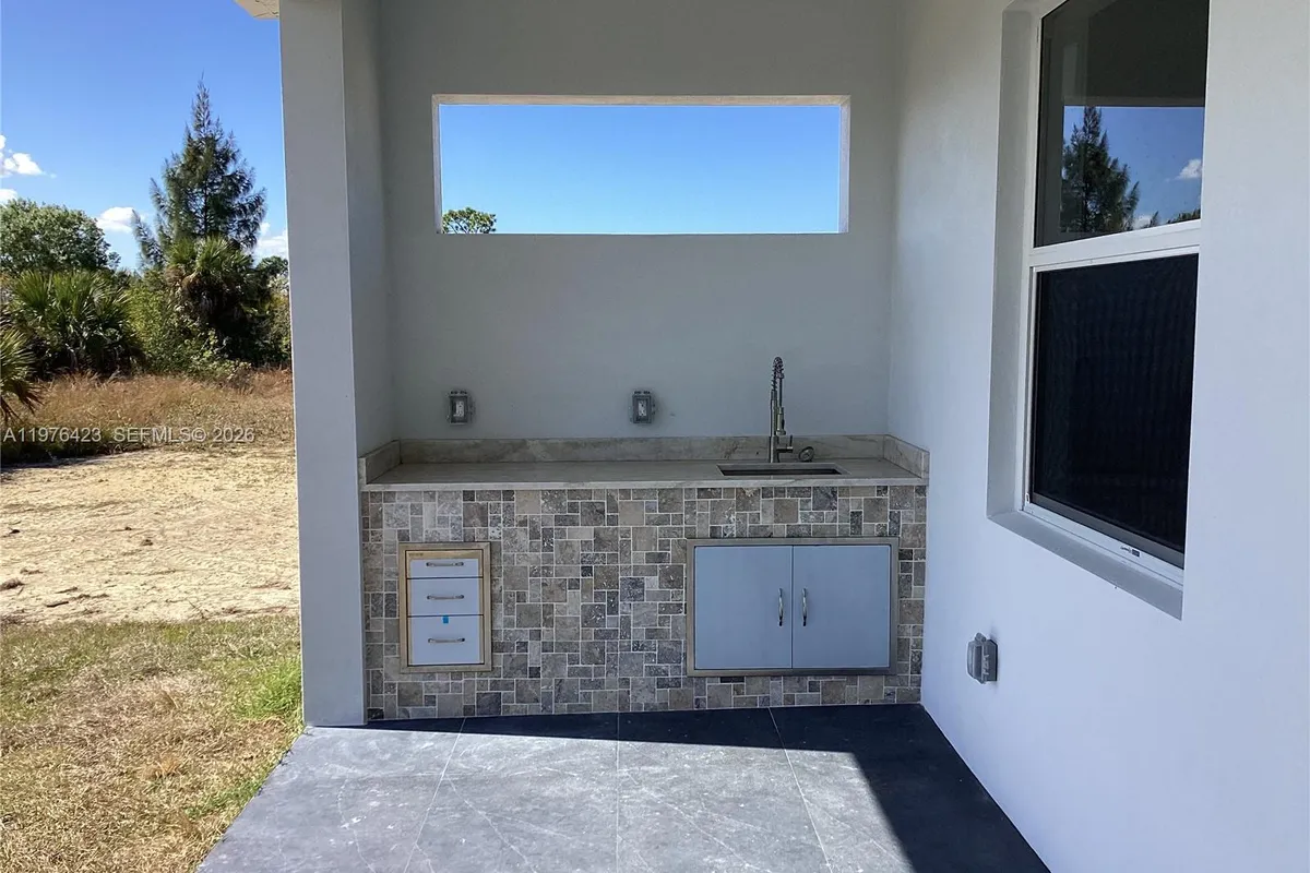 1120 NE 32nd LN, Cape Coral FL 33990