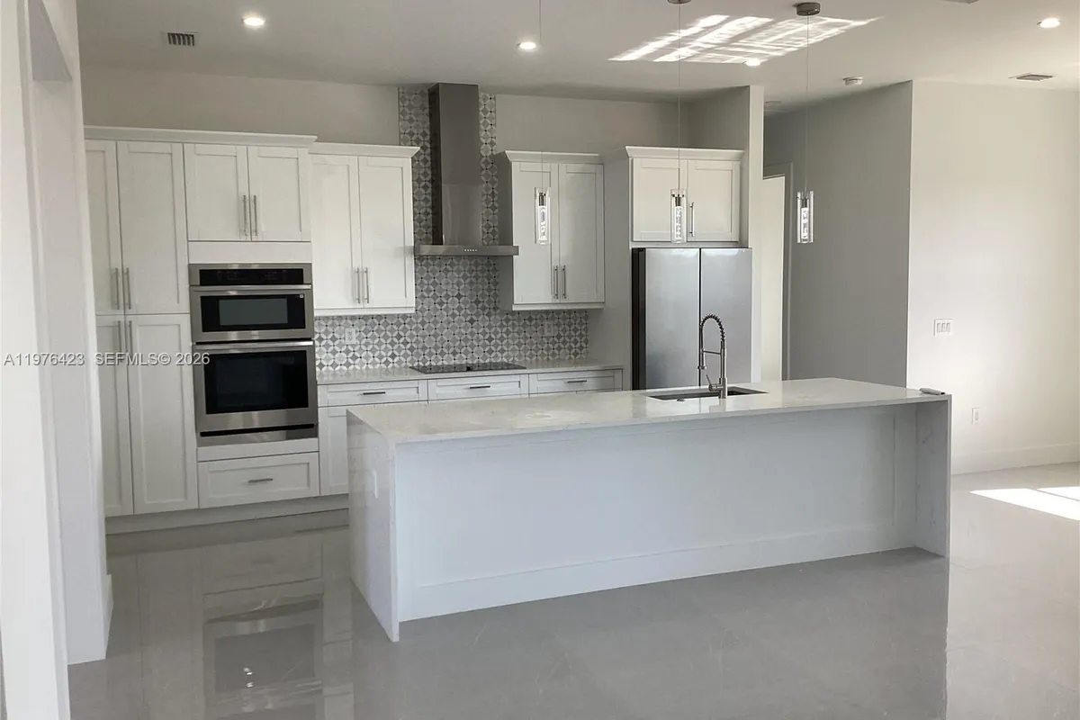 1120 NE 32nd LN, Cape Coral FL 33990