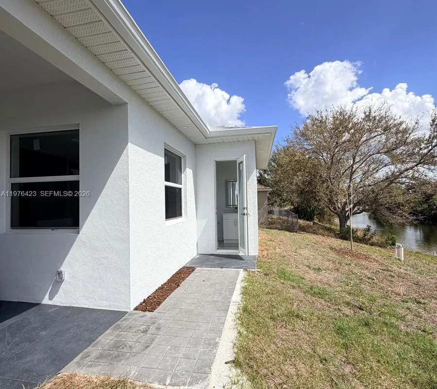 1120 NE 32nd LN, Cape Coral FL 33990