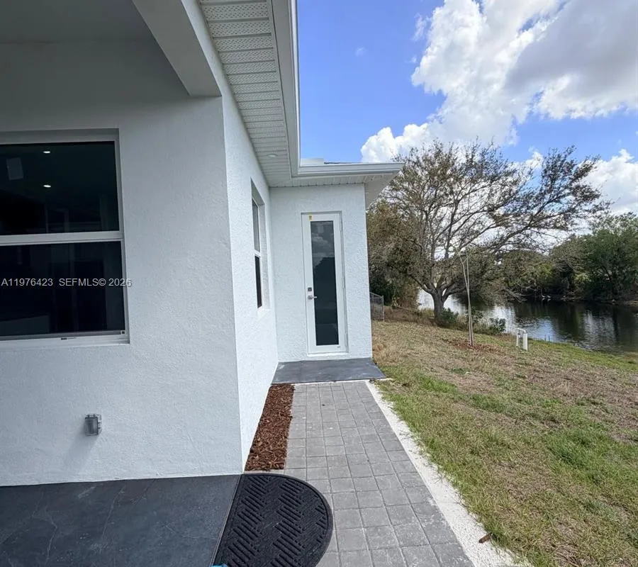 1120 NE 32nd LN, Cape Coral FL 33990