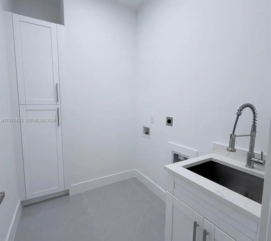 1120 NE 32nd LN, Cape Coral FL 33990