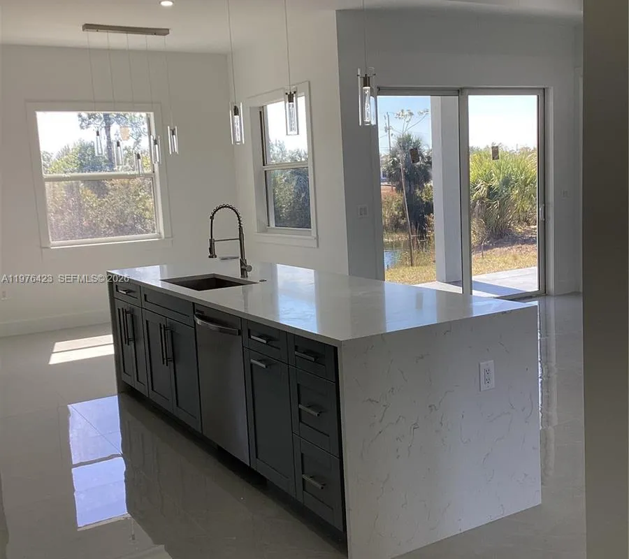 1120 NE 32nd LN, Cape Coral FL 33990