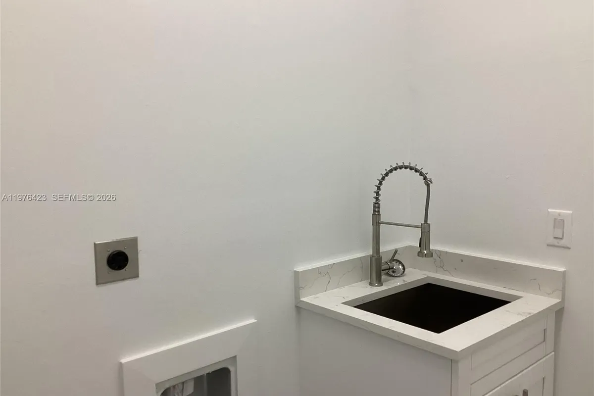 1120 NE 32nd LN, Cape Coral FL 33990