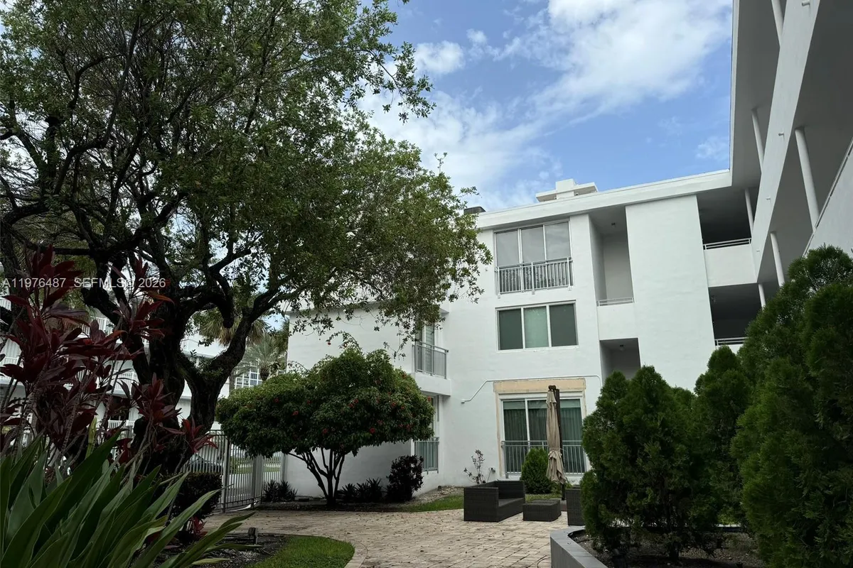 10210 Collins Ave # 107, Bal Harbour FL 33154