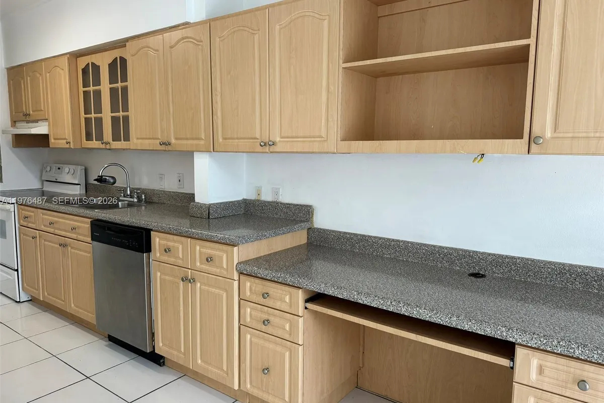 10210 Collins Ave # 107, Bal Harbour FL 33154