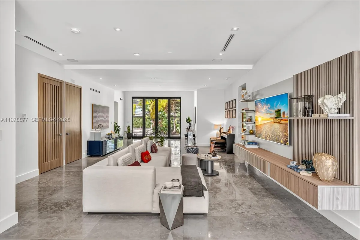 1540 Cleveland Rd, Miami Beach FL 33141