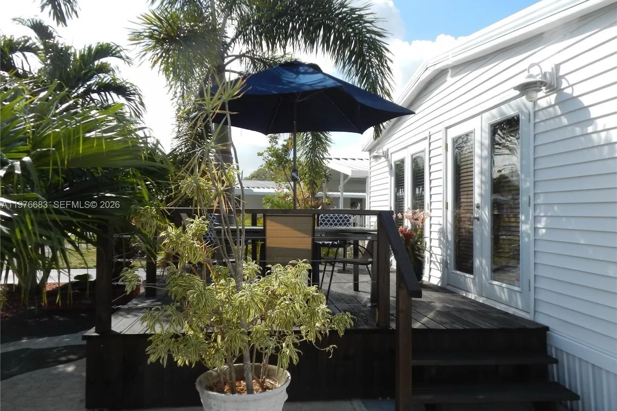 2461 SW 50th St # 0, Dania Beach FL 33312