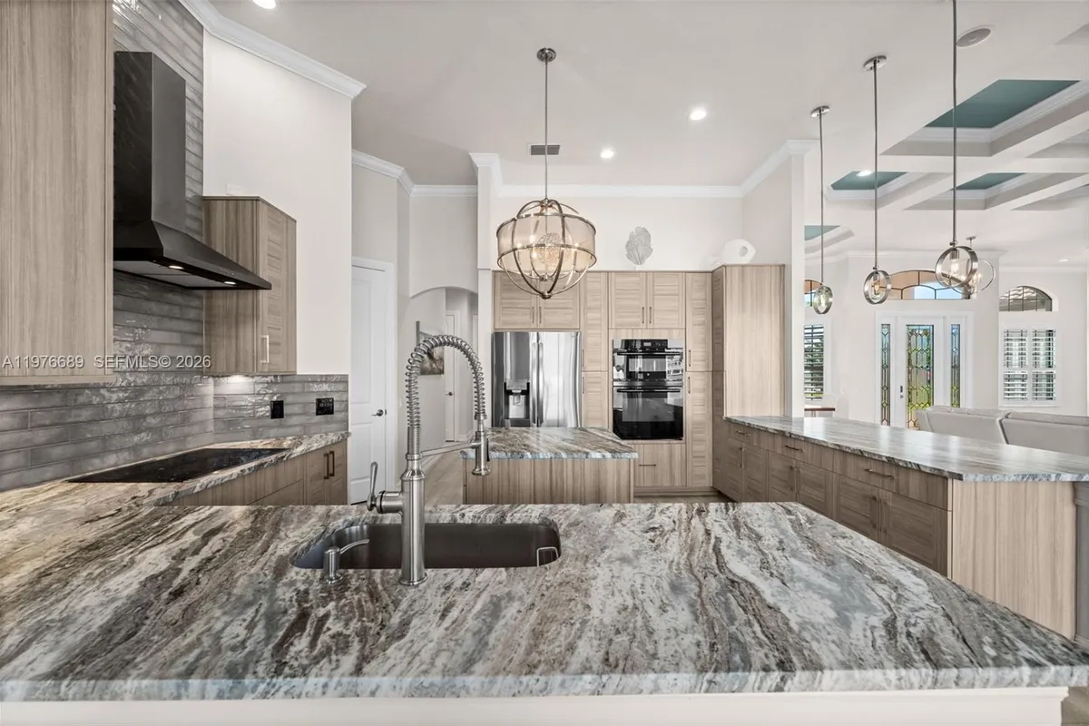 5205 Tamiami CT, Cape Coral FL 33904