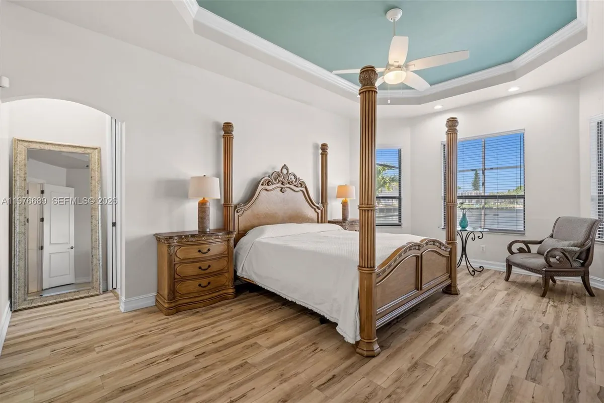 5205 Tamiami CT, Cape Coral FL 33904