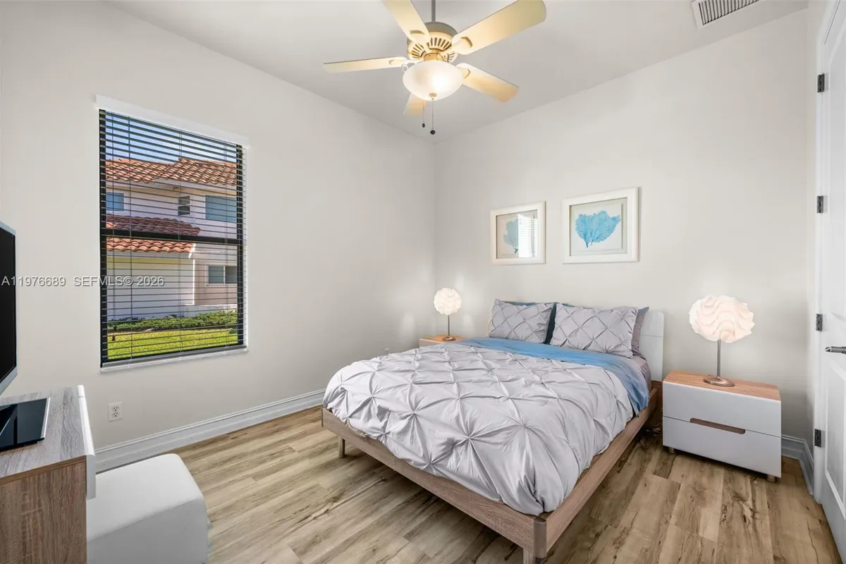 5205 Tamiami CT, Cape Coral FL 33904