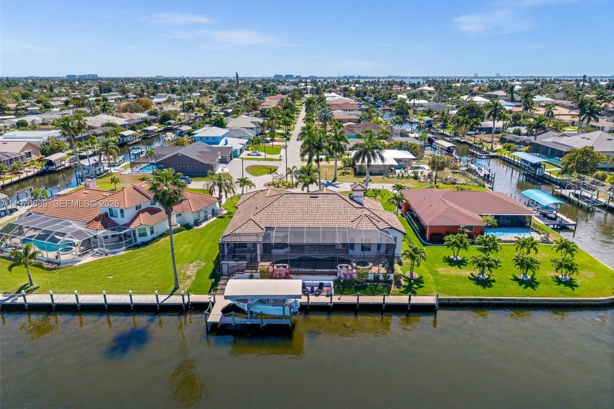 5205 Tamiami CT, Cape Coral FL 33904