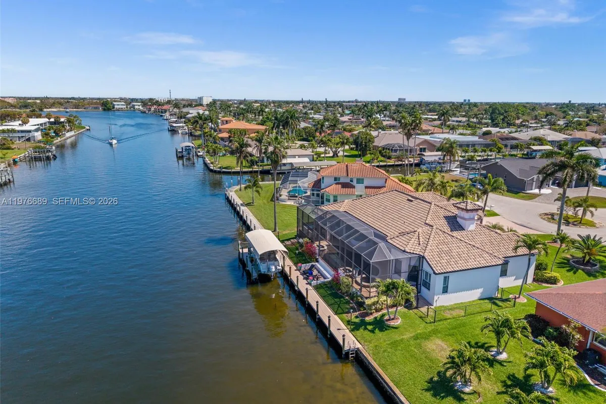 5205 Tamiami CT, Cape Coral FL 33904