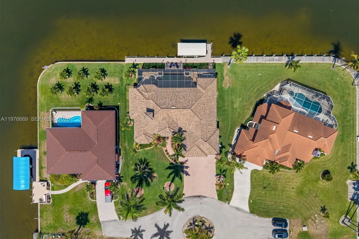 5205 Tamiami CT, Cape Coral FL 33904