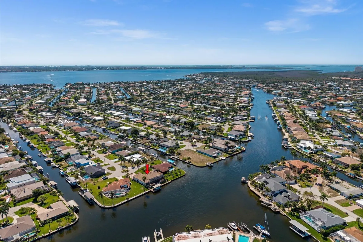 5205 Tamiami CT, Cape Coral FL 33904