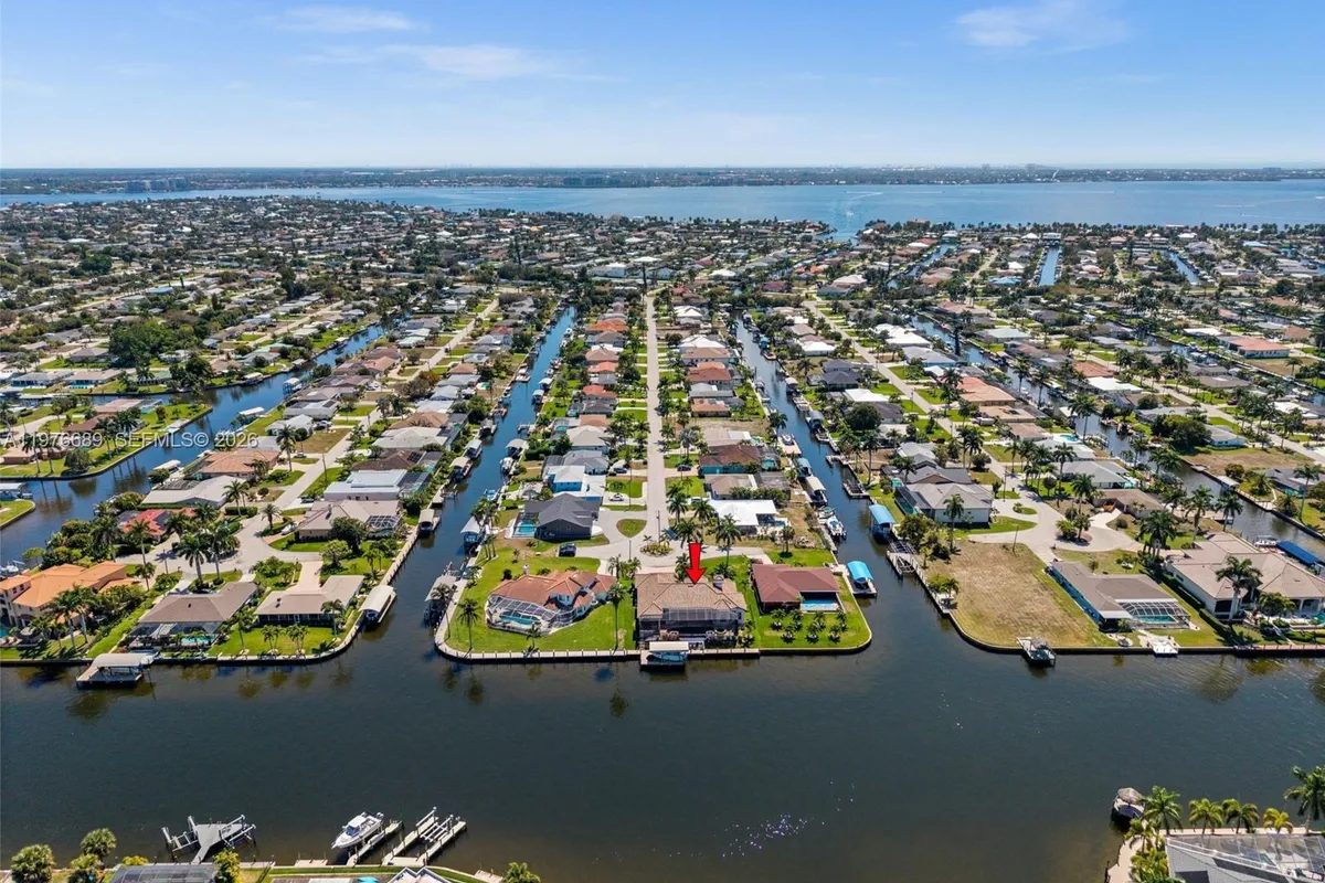 5205 Tamiami CT, Cape Coral FL 33904