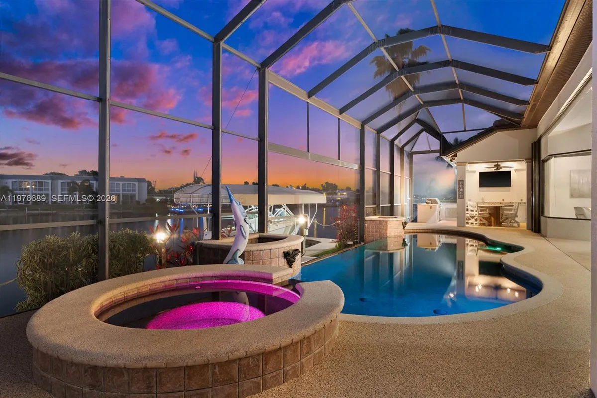 5205 Tamiami CT, Cape Coral FL 33904