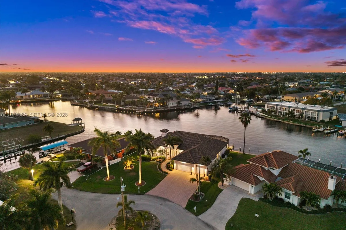 5205 Tamiami CT, Cape Coral FL 33904