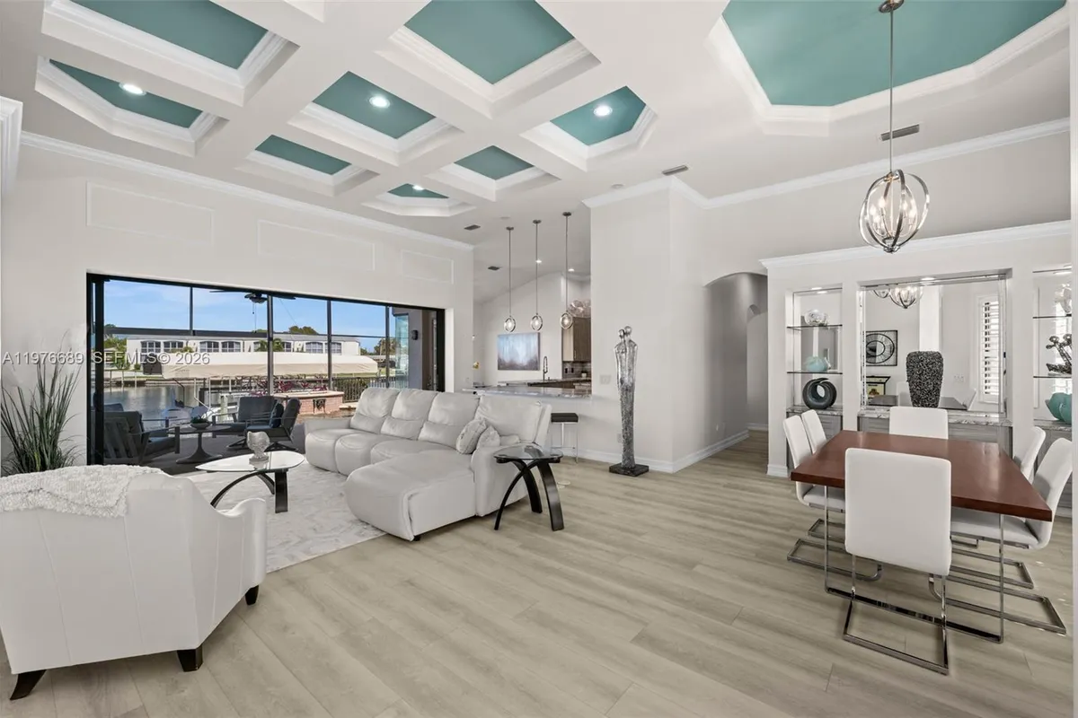 5205 Tamiami CT, Cape Coral FL 33904