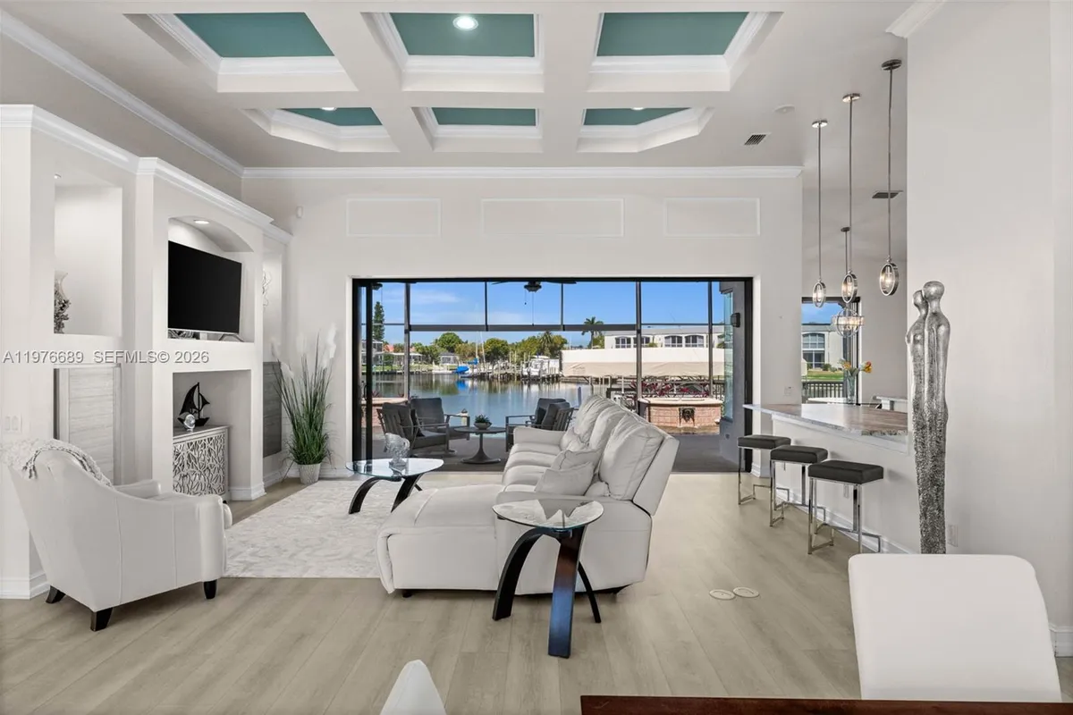 5205 Tamiami CT, Cape Coral FL 33904