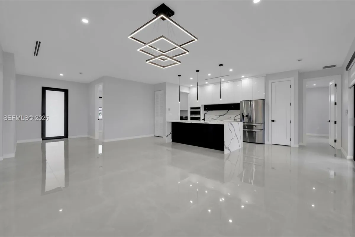 910 NW 36, Cape Coral FL 33993