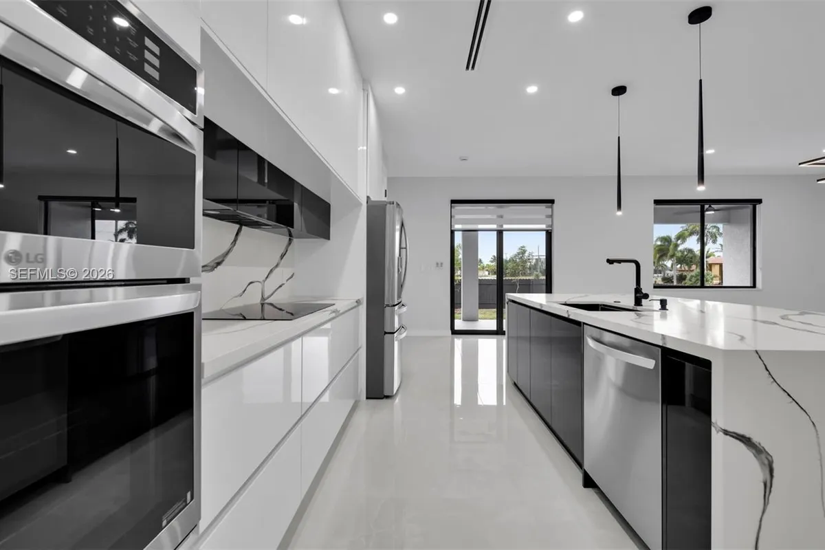 910 NW 36, Cape Coral FL 33993