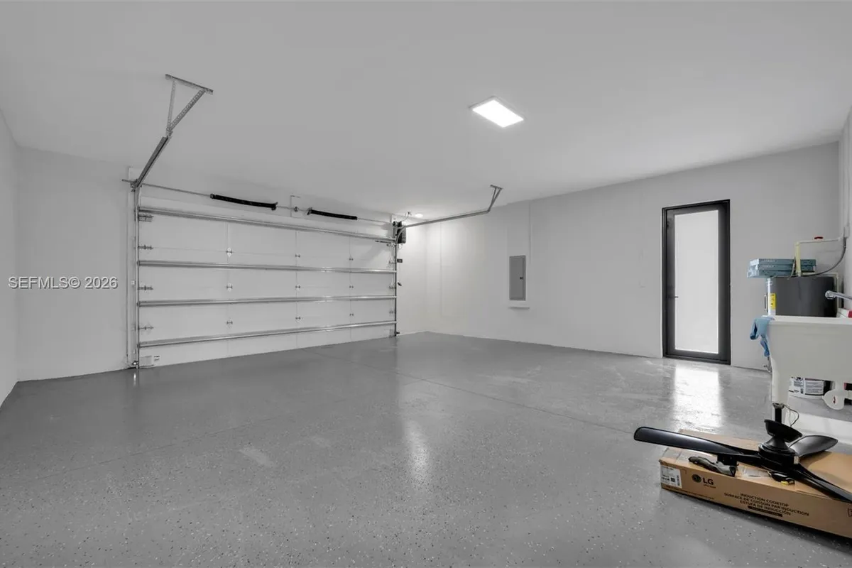 910 NW 36, Cape Coral FL 33993