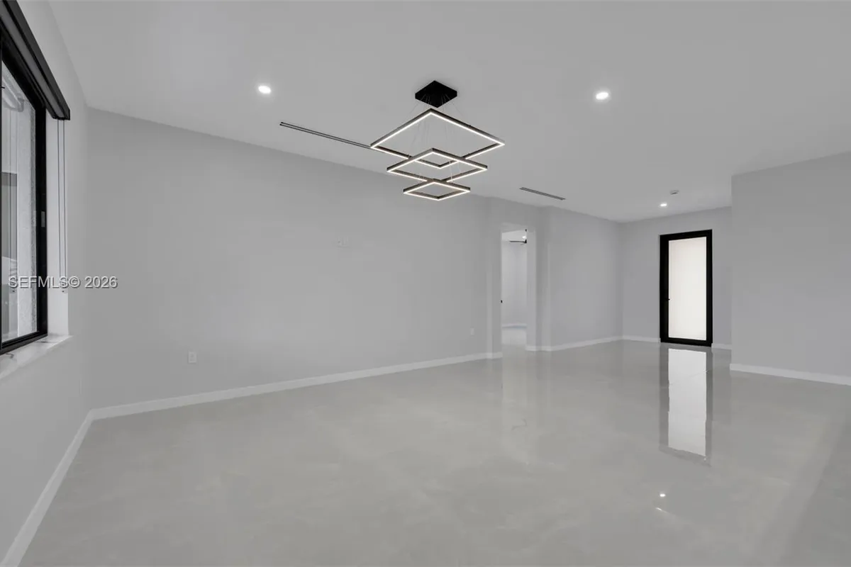 910 NW 36, Cape Coral FL 33993